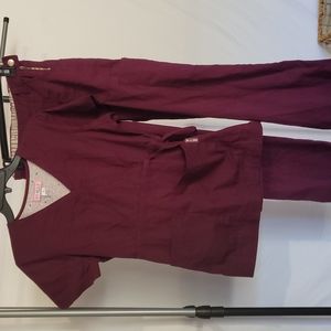 Koi by Kathy Peterson Small vneck drawstring top Xsmall side snap bottoms.